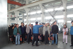 2006年4月 林副总带领台湾经销商来无锡厂参观